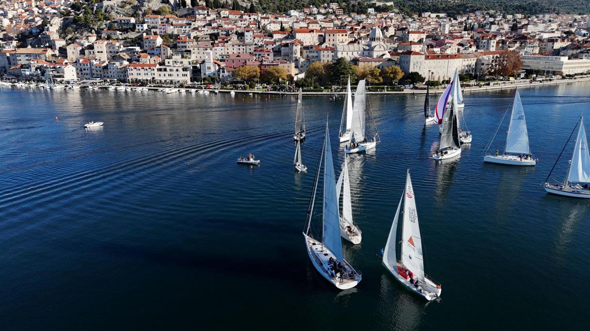 Basic Mansion + Hotell Šibenik Eksteriør bilde